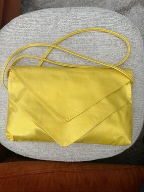 Vintage Pearlized Yellow 80’s Envelope Cross Body Soft Leather Bag Purse